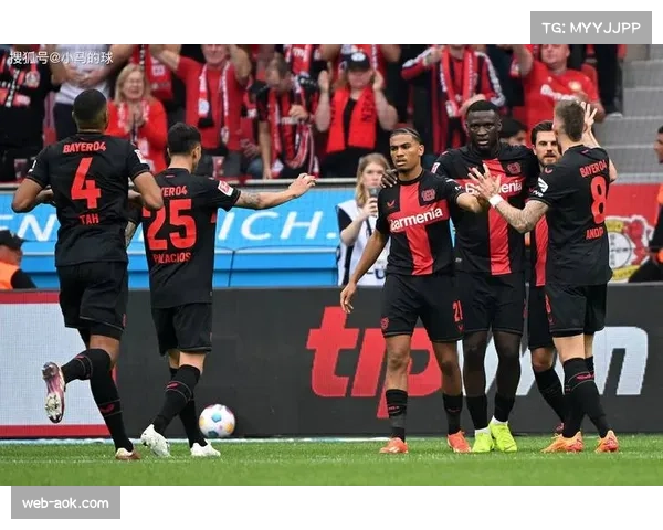 德甲球迷热情回归看台球市持续火爆呈现新一轮竞技狂潮 德甲球迷热情回归看台球市持续火爆呈现新一轮竞技狂潮