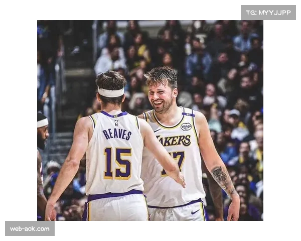 湖人白人三少崛起,东契奇里夫斯拉拉维亚合砍高分 湖人白人三少崛起,东契奇里夫斯拉拉维亚合砍高分