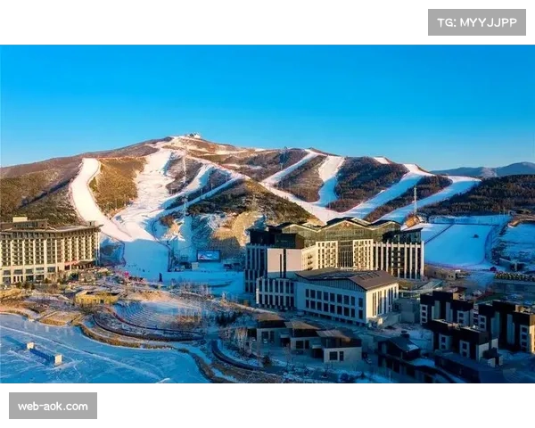 河北崇礼雪场升级造雪管线,滑雪教练“追雪”行程映照冰雪经济热潮