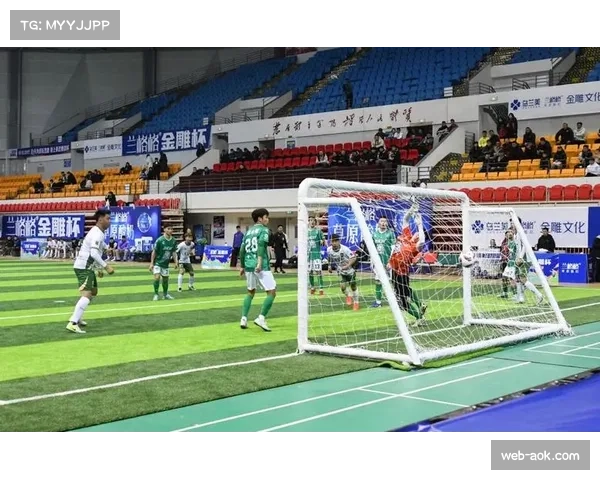 乌兰察布“金雕杯”足球争霸赛首日战况激烈